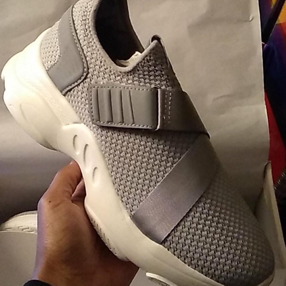 Brand new justfab sneakers 👟 grey size 9